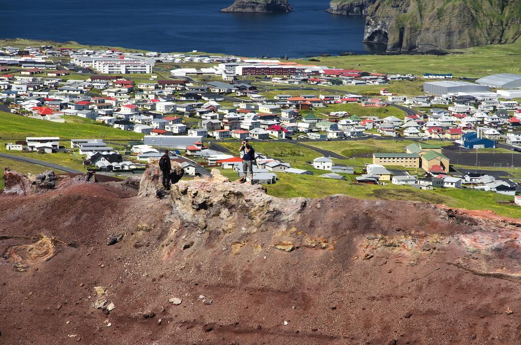 Guesthouse Sunnuholl Vestmannaeyjar Bagian luar foto